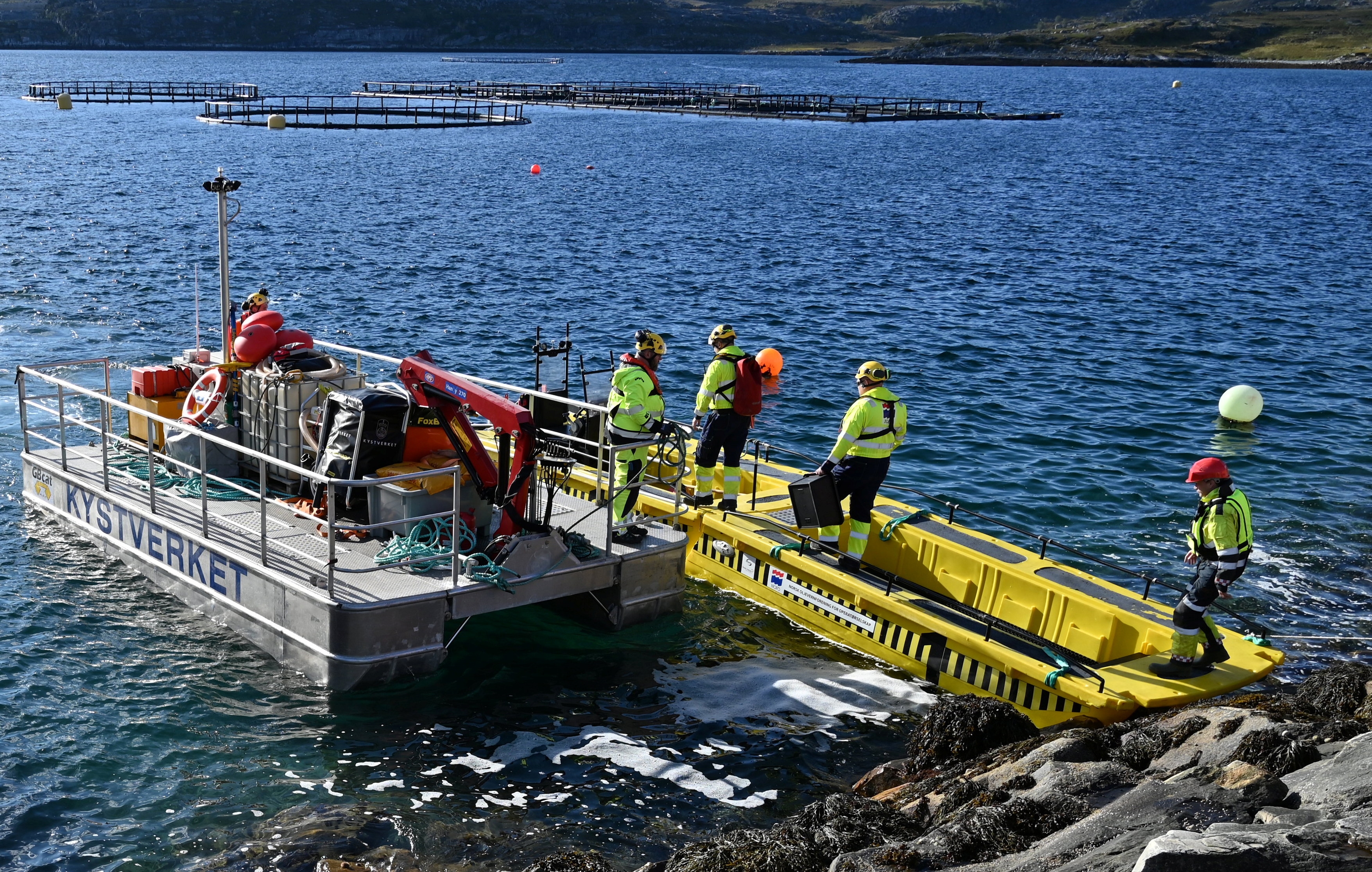Hammerfest 2. - 5. september 2024 ble det gjennomf&oslash;rt en regional &oslash;velse innenfor akutt forurensning (oljevern) for IUA Vest-Finnmark og IUA Midt-Finnmark. I tillegg til mannskaper og utstyr fra de to IUA-ene, deltok ogs&aring; personell med utstyr fra NOFO og Kystverket.